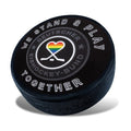 DEB Eishockey Fanpuck Pride – Hochwertiger Vulkanisierter Hartgummipuck 7,62 cm
