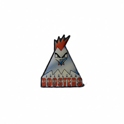 Offizieller Iserlohn Roosters Retro Eishockey Pin mit dem klassischen Vereinslogo und Hahn-Motiv als Sammler-Anstecknadel.
