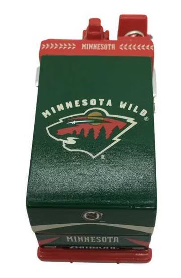 Frontansicht des unverpackten Fleer Sammlermodells 1 zu 50 der Minnesota Wild Zamboni Eismaschine.