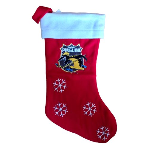 Krefeld Pinguine Weihnachtsstrumpf Retro Logo Eishockey DEL Nikolausstiefel Fanartikel Merchandise Ein roter Nikolausstiefel aus plüschigem Stoff mit weißem Plüschrand, weißen Schneeflocken und dem gestickten nostalgischen Retro-Logo der Krefeld Pinguine auf der Vorderseite.