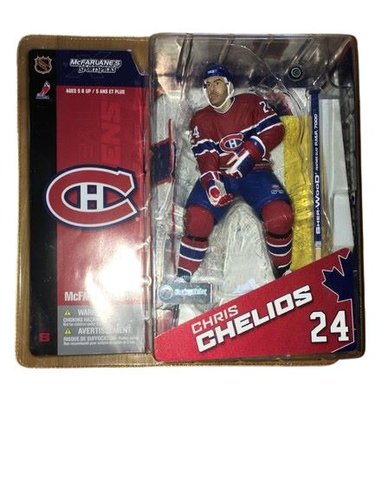 Ungeöffnete McFarlane NHL Serie 8 Actionfigur von Chris Chelios in der Originalverpackung. Die 6 Zoll Eishockey-Figur trägt das weiße Trikot der Montreal Canadiens mit der Nummer 24.
