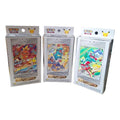 Drei originale Pokémon TCG 30th Anniversary First Partner Card Sets (Set 1, Set 2 und Set 3) als Bundle mit Bisasam, Feurigiegel und Geckarbor in der chinesischen Sprachversion.