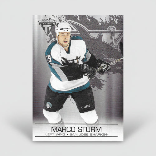 Originale Pacific Titanium NHL Eishockey Sammelkarte #90 von Marco Sturm im San Jose Sharks Trikot aus der Saison 2003/2004.
